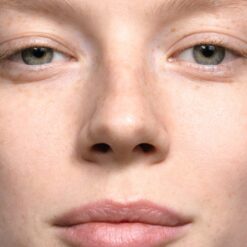 Alternative view of Hyaluron Tinted Serum